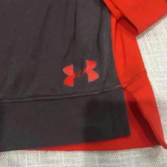 BOYS UNDER ARMOUR HEATGEAR HOODIE - Picture 2 of 5